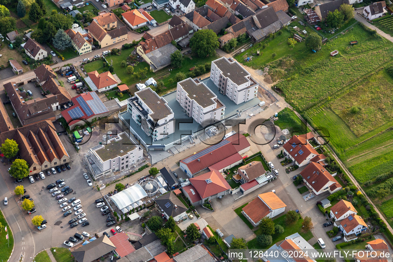 Vue aérienne de Nouveaux bâtiments sur Silvanerstr à le quartier Schweigen in Schweigen-Rechtenbach dans le département Rhénanie-Palatinat, Allemagne