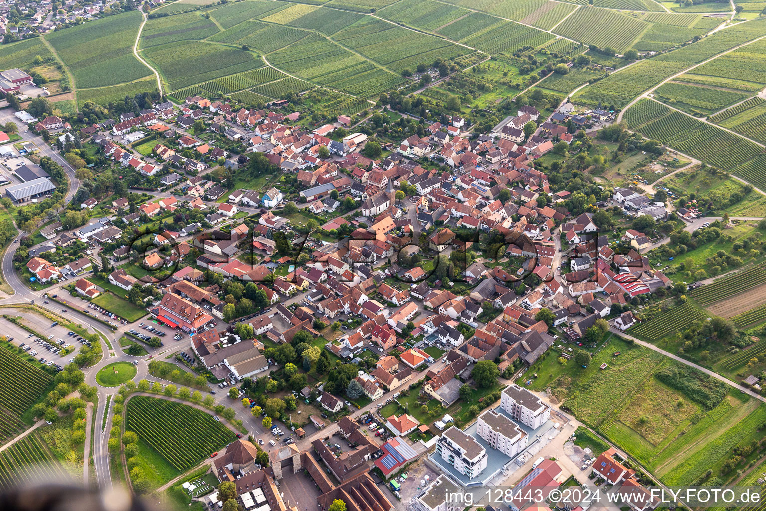 Vue aérienne de Quartier Schweigen in Schweigen-Rechtenbach dans le département Rhénanie-Palatinat, Allemagne