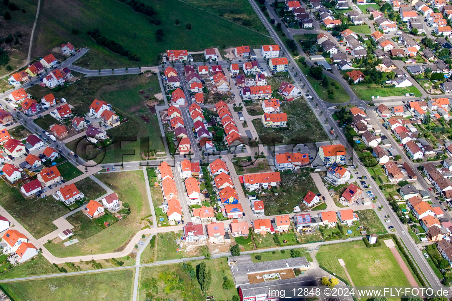 Vue aérienne de Fröbelstr à le quartier Wiesental in Waghäusel dans le département Bade-Wurtemberg, Allemagne