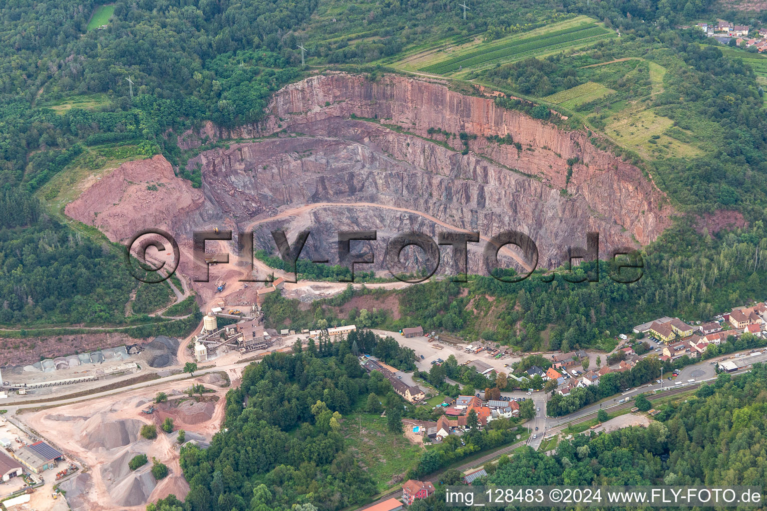 Vue aérienne de Carrière à Albersweiler dans le département Rhénanie-Palatinat, Allemagne