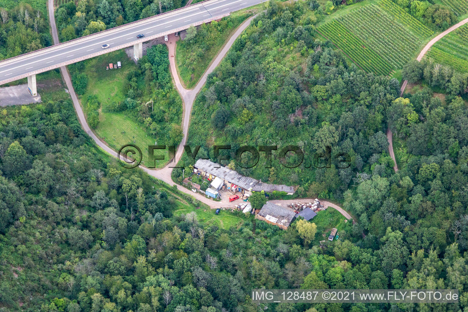 Vue aérienne de Dans le Klemmental à Albersweiler dans le département Rhénanie-Palatinat, Allemagne