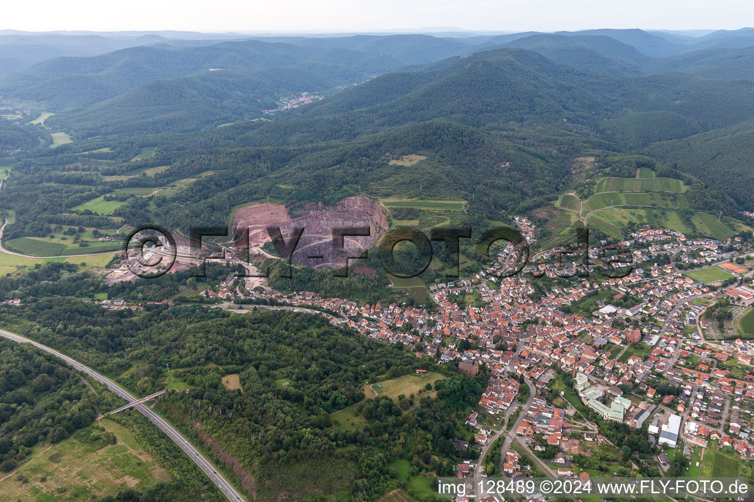 Albersweiler dans le département Rhénanie-Palatinat, Allemagne vue d'en haut