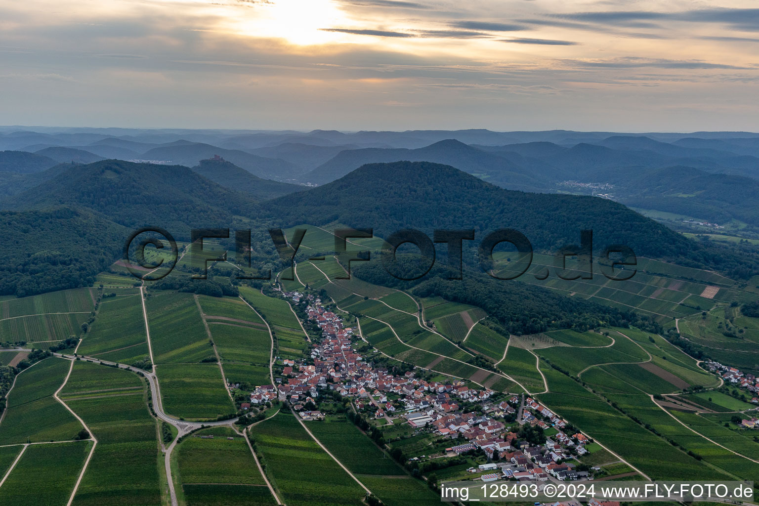 Vue d'oiseau de Ranschbach dans le département Rhénanie-Palatinat, Allemagne