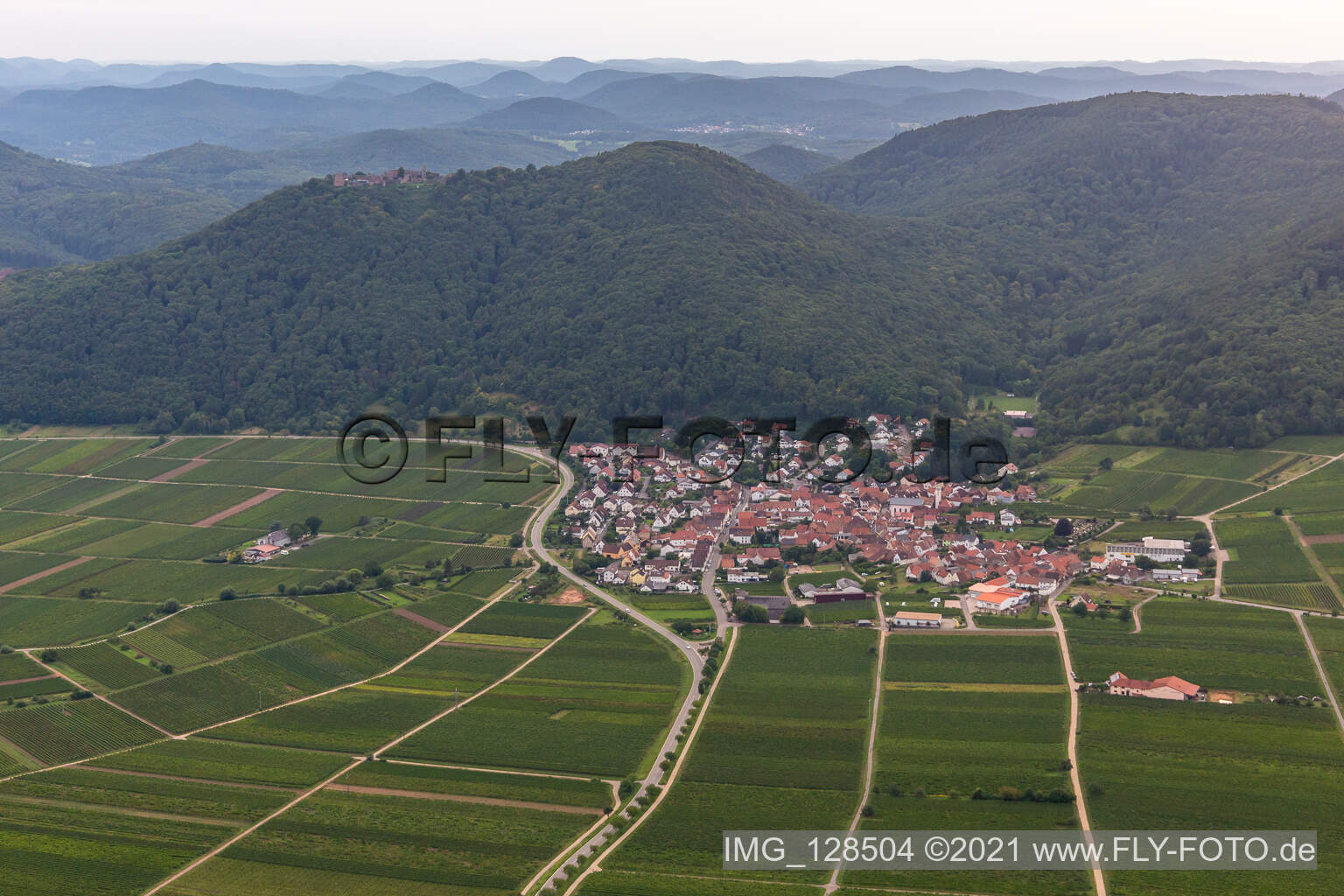 Eschbach dans le département Rhénanie-Palatinat, Allemagne vu d'un drone