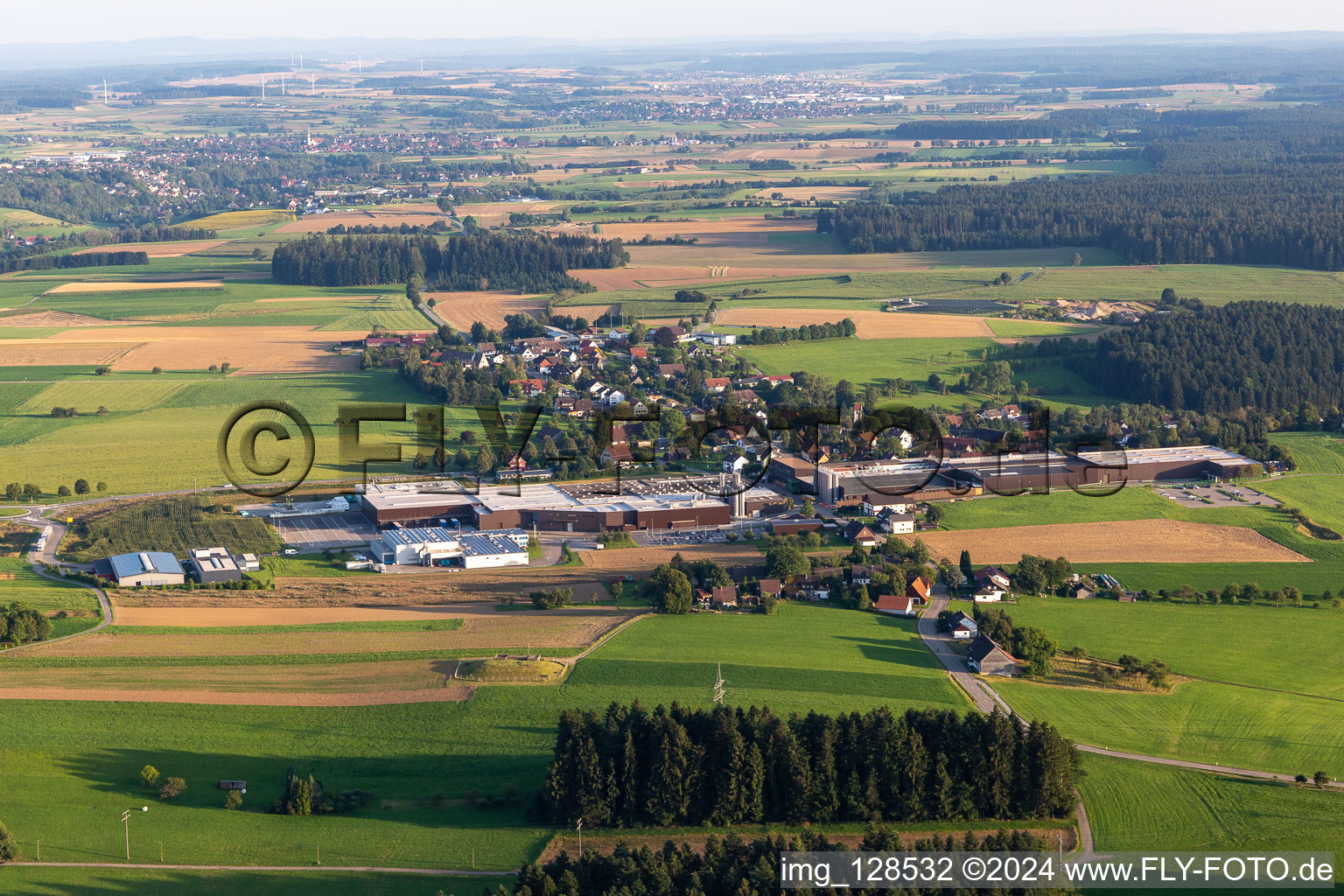 Vue aérienne de GFV Closure Technology GmbH & Co. KG, SAIER Verpackungstechnik GmbH & Co. KG, Arp GmbH & Co. KG à le quartier Peterzell in Alpirsbach dans le département Bade-Wurtemberg, Allemagne