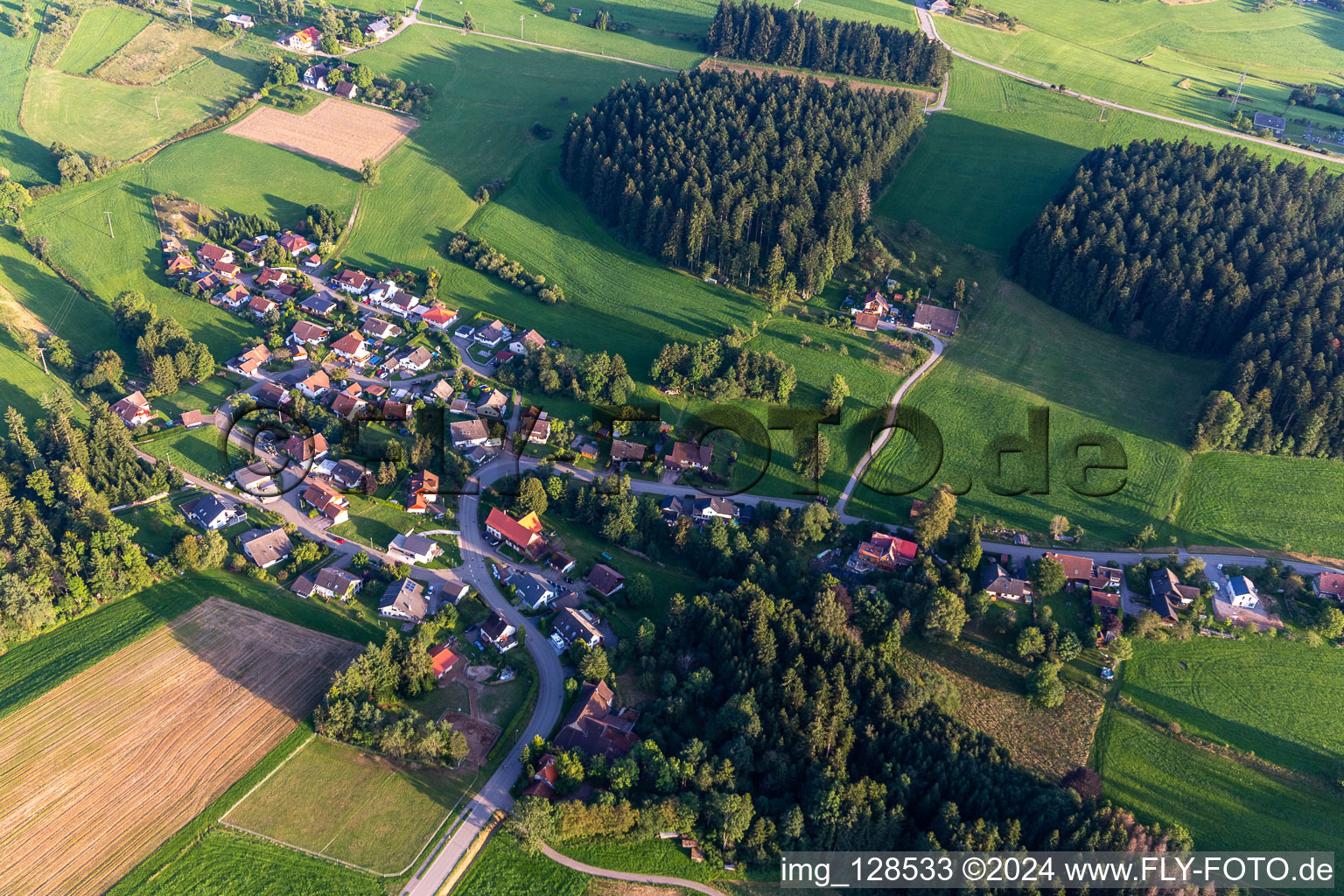 Vue aérienne de Arrondissement de Graben à le quartier Peterzell in Alpirsbach dans le département Bade-Wurtemberg, Allemagne