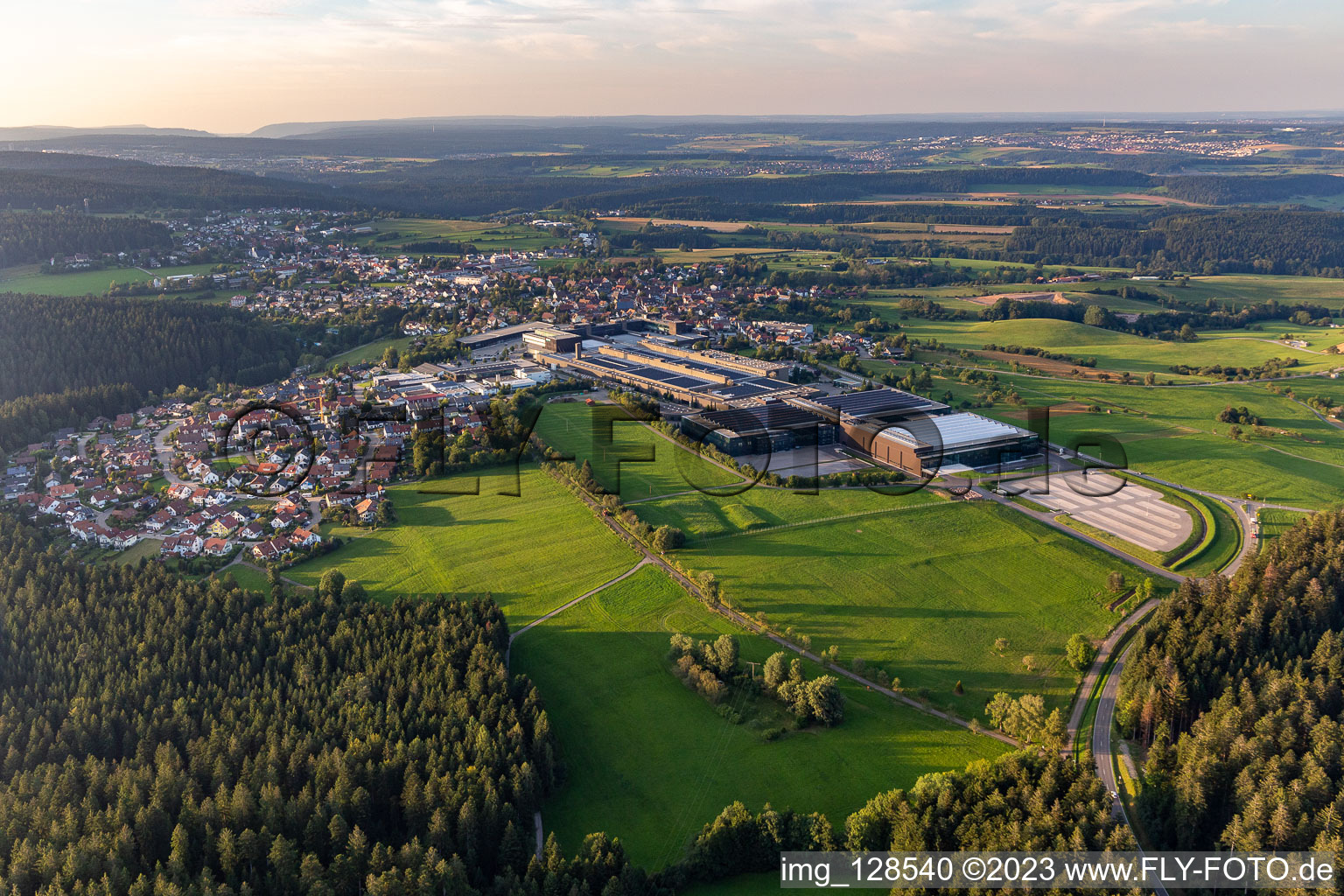 Vue aérienne de Vue sur la ville du centre-ville à Loßburg dans le département Bade-Wurtemberg, Allemagne