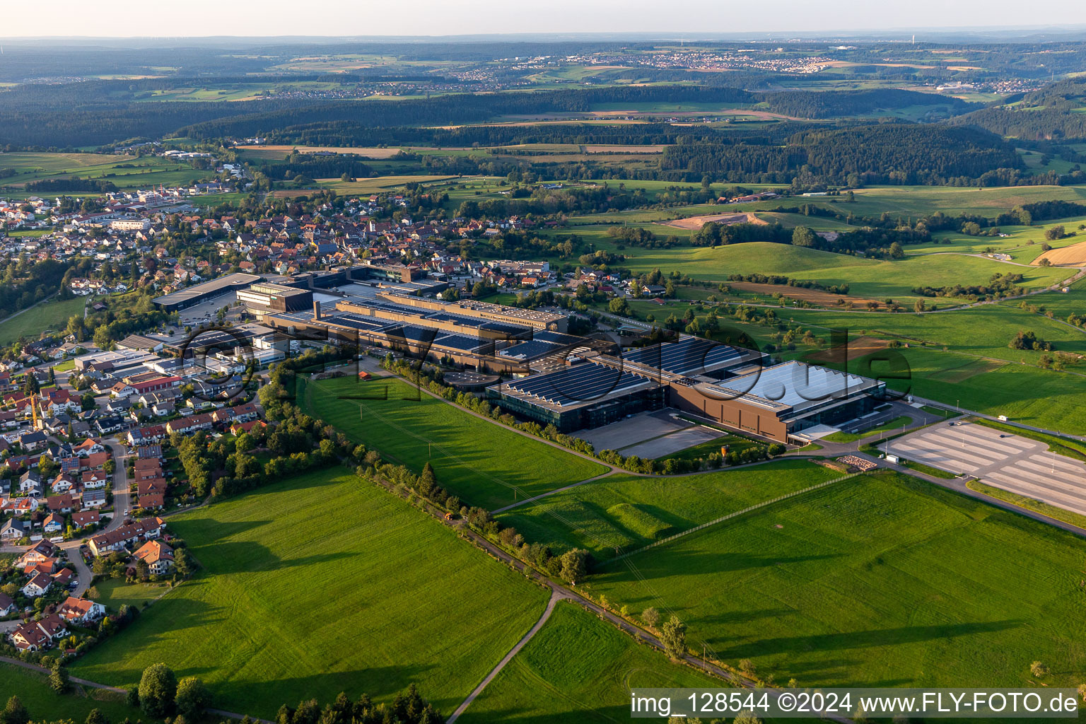 Vue aérienne de ARBURG GmbH + Co KG. Aberle Plastics Processing GmbH à Loßburg dans le département Bade-Wurtemberg, Allemagne