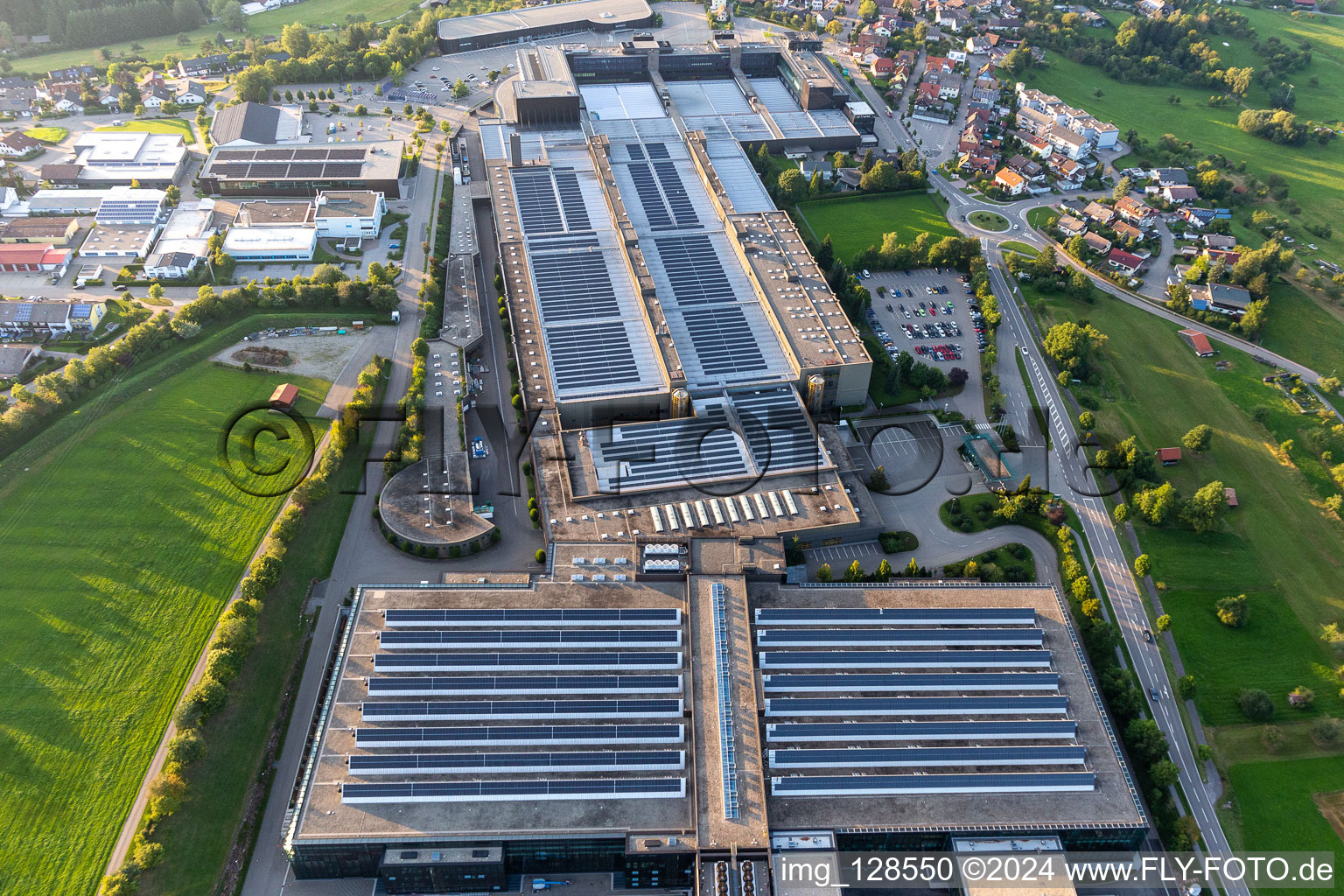 Photographie aérienne de ARBURG GmbH + Co KG. Aberle Plastics Processing GmbH à Loßburg dans le département Bade-Wurtemberg, Allemagne