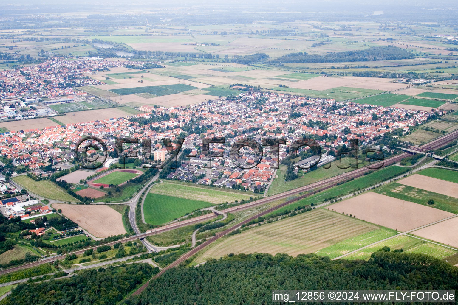 Vue oblique de Neulußheim dans le département Bade-Wurtemberg, Allemagne