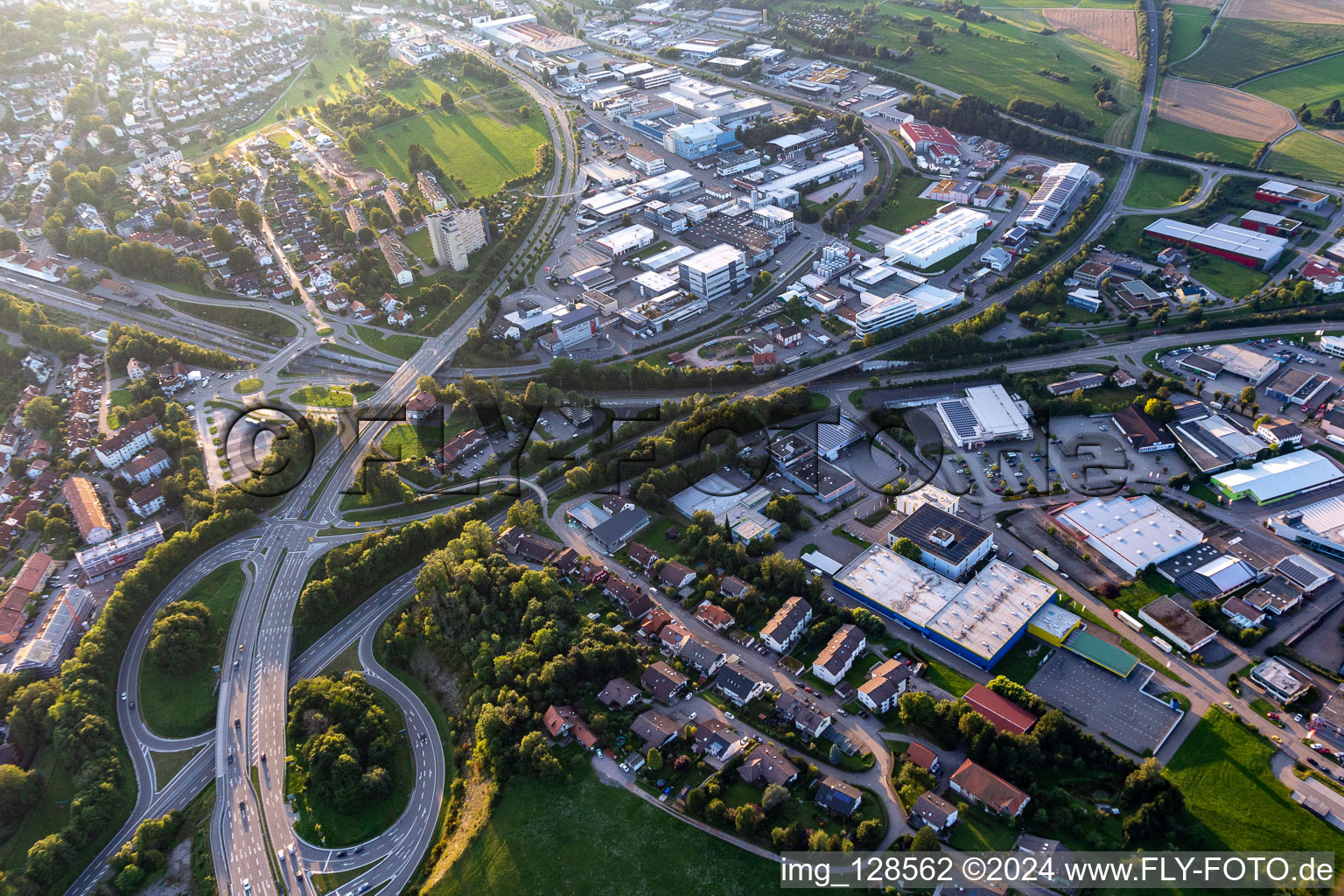 Vue aérienne de Zone industrielle à Freudenstadt dans le département Bade-Wurtemberg, Allemagne