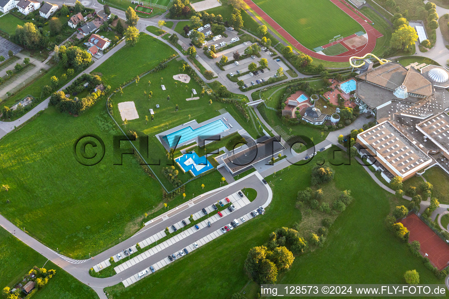 Vue aérienne de Piscine ouverte de la piscine extérieure Panorama-Bad à Freudenstadt dans le département Bade-Wurtemberg, Allemagne