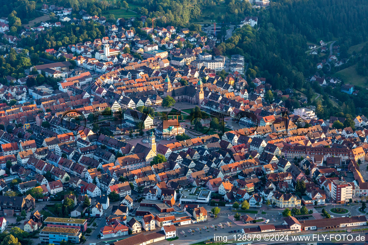 Vue aérienne de Le plus grand marché d'Allemagne à Freudenstadt dans le département Bade-Wurtemberg, Allemagne