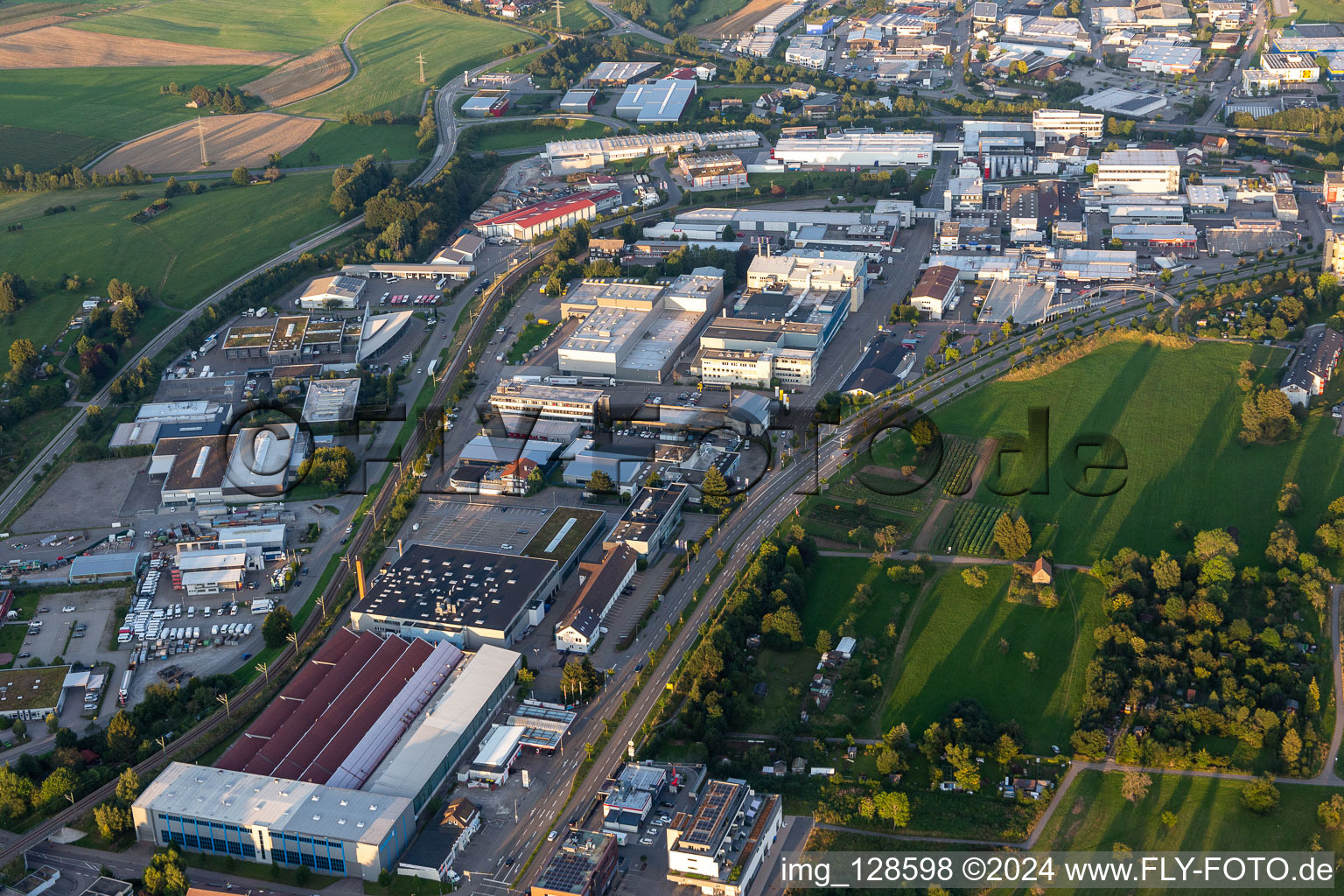 Vue aérienne de Zone industrielle et commerciale entre la Robert-Bürkle-Straße et la Stuttgarter Straße à Freudenstadt dans le département Bade-Wurtemberg, Allemagne