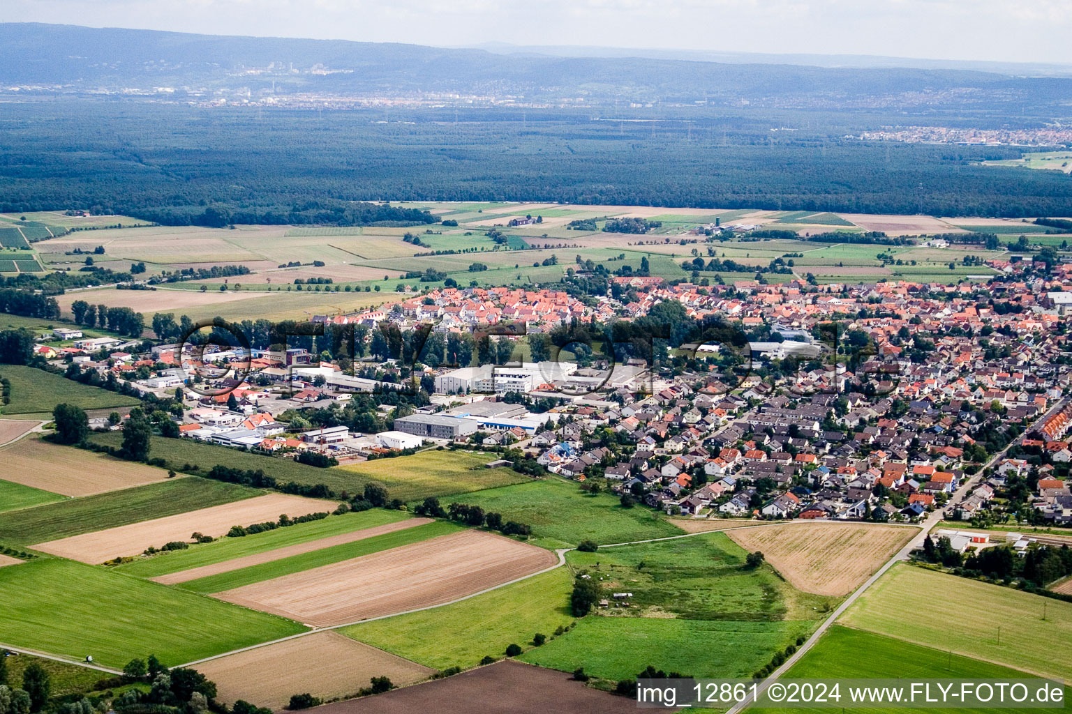 Neulußheim dans le département Bade-Wurtemberg, Allemagne hors des airs