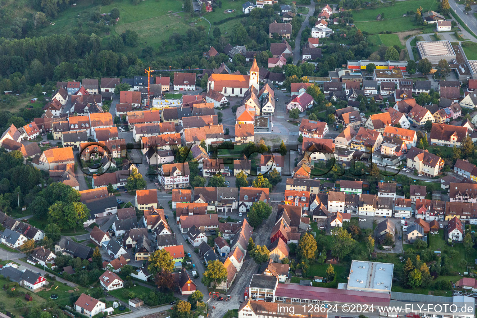 Dornhan dans le département Bade-Wurtemberg, Allemagne d'un drone