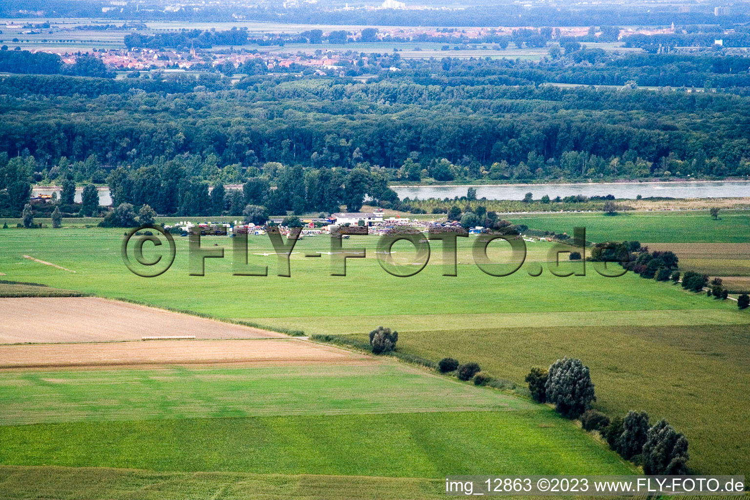 Vue aérienne de Festival de l'aéroport de Herrenteich à Ketsch dans le département Bade-Wurtemberg, Allemagne
