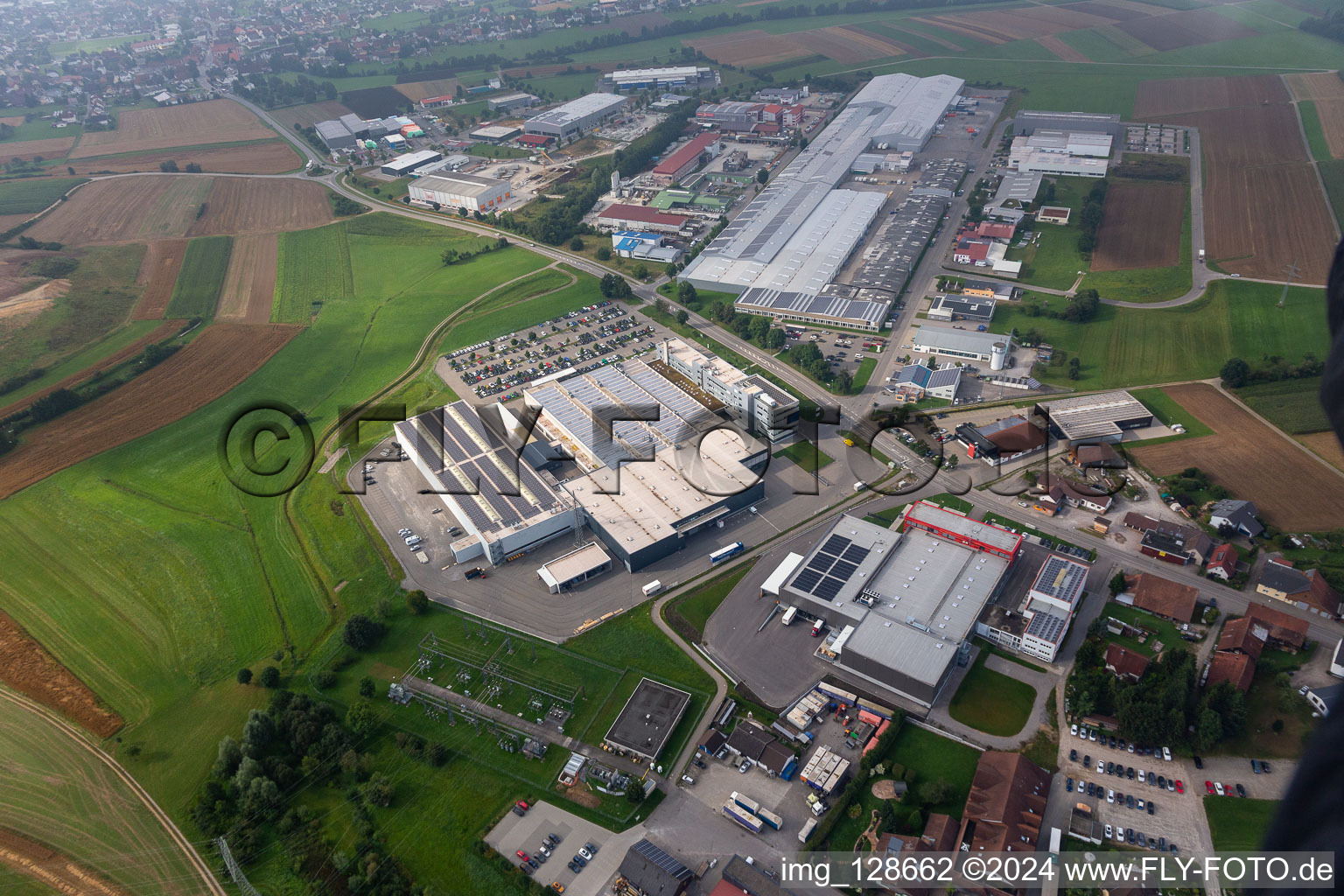 Photographie aérienne de Zone industrielle et commerciale en béton - partie préfabriquée - Union GmbH & Co. KG ; Schwäbische Werkzeugmaschinen GmbH, KMS Automation GmbH à le quartier Waldmössingen in Schramberg dans le département Bade-Wurtemberg, Allemagne