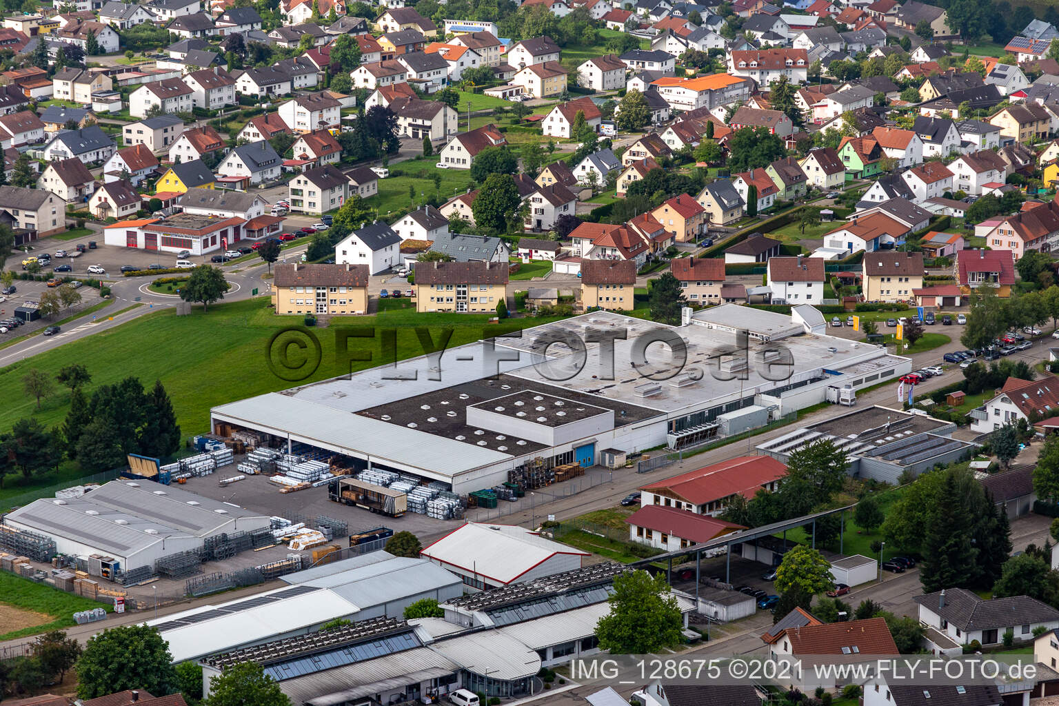 Vue aérienne de Site de l'usine Döllken-Profiltechnik GmbH à Dunningen dans le département Bade-Wurtemberg, Allemagne