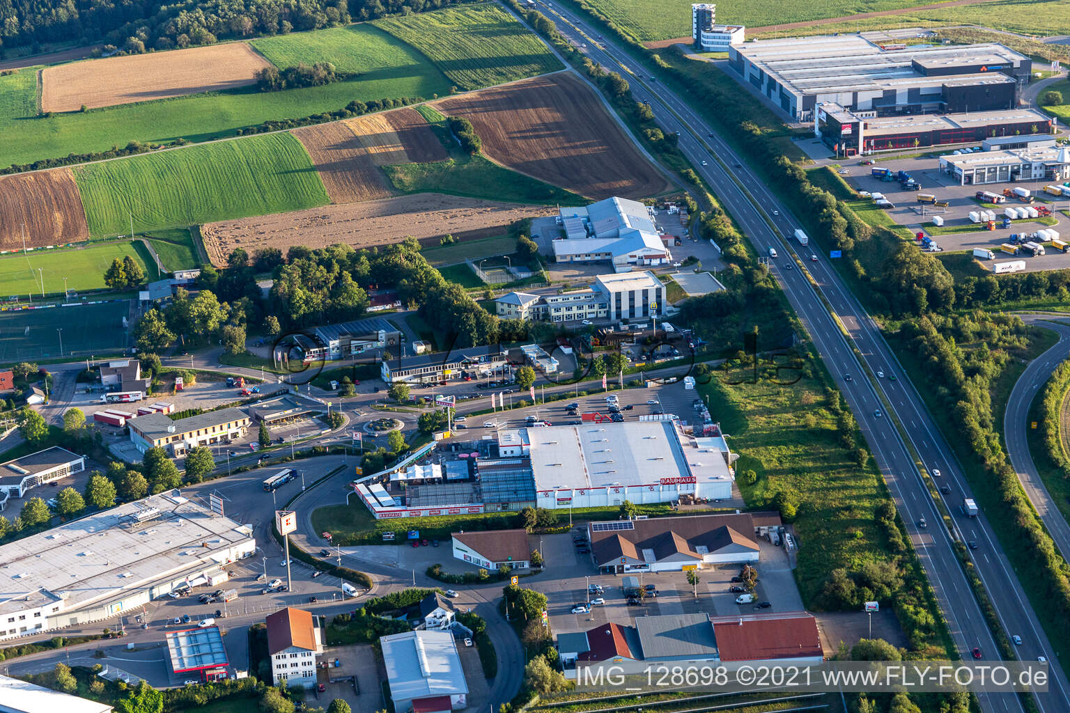 Vue aérienne de BAUHAUS Zimmern ob Rottweil à Zimmern ob Rottweil dans le département Bade-Wurtemberg, Allemagne