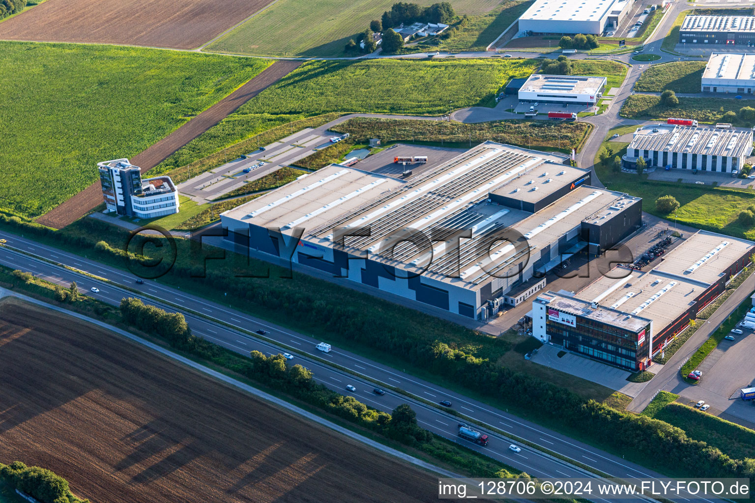 Vue aérienne de Locaux des sociétés Schöler Fördertechnik AG, Bucher Stahlhandel GmbH et BAH Personaldienste GmbH avec halls, bâtiments d'entreprise et installations de production à le quartier Zimmern Oberbayern Rottweil in Zimmern ob Rottweil dans le département Bade-Wurtemberg, Allemagne