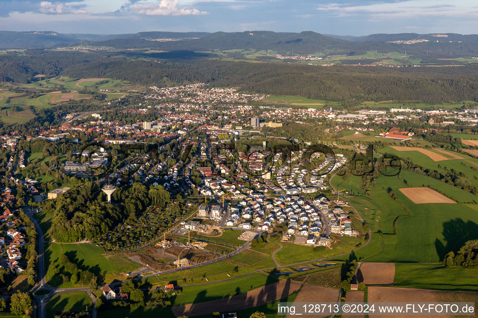 Vue aérienne de Zone urbaine avec périphérie et centre-ville à Rottweil dans le département Bade-Wurtemberg, Allemagne