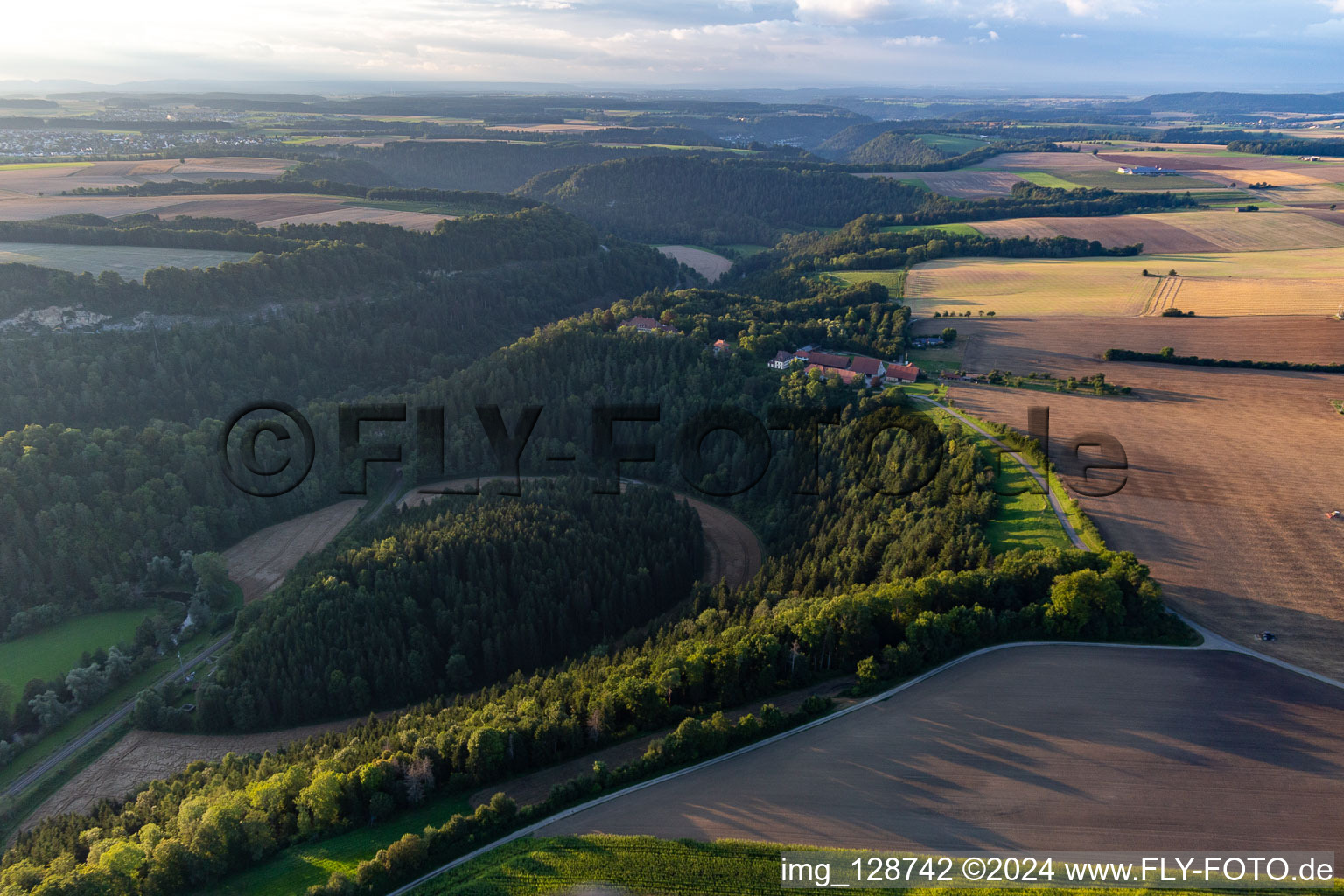 Vue aérienne de Propriété agricole Hohenstein à le quartier Hohenstein in Dietingen dans le département Bade-Wurtemberg, Allemagne