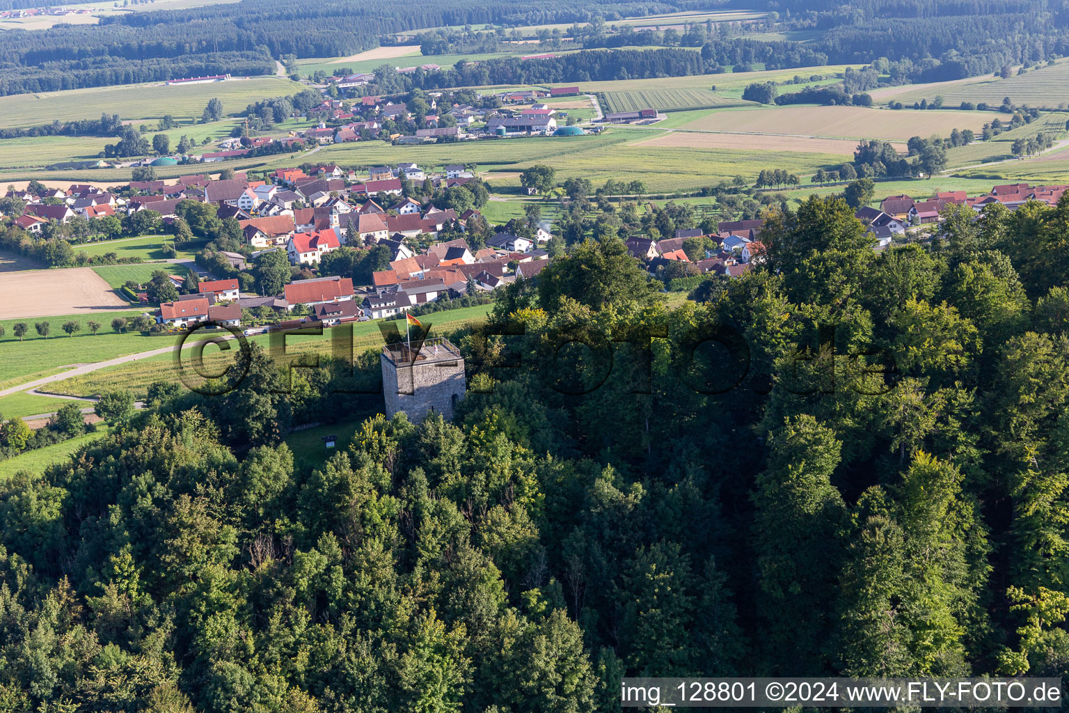 Vue aérienne de Ruines du château du Bussen – la montagne sacrée de la Haute Souabe à le quartier Offingen in Uttenweiler dans le département Bade-Wurtemberg, Allemagne