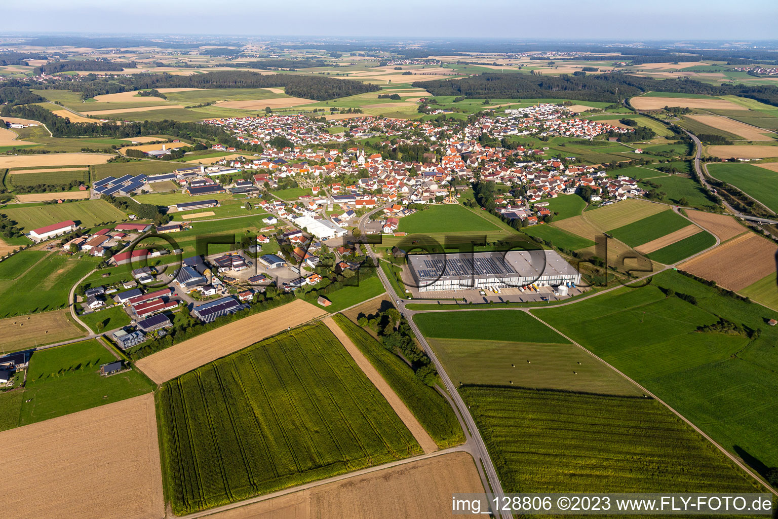 Vue aérienne de Site de l'usine Beurer GmbH à Uttenweiler dans le département Bade-Wurtemberg, Allemagne