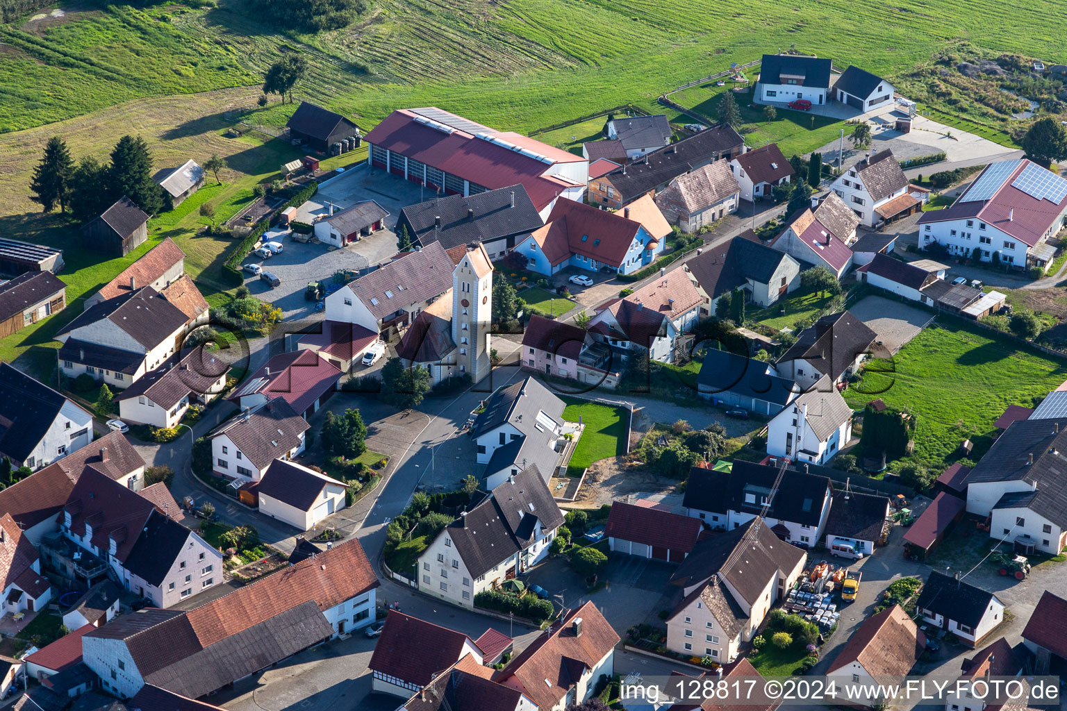 Vue aérienne de Église filiale Saint-Blaise à Alleshausen dans le département Bade-Wurtemberg, Allemagne