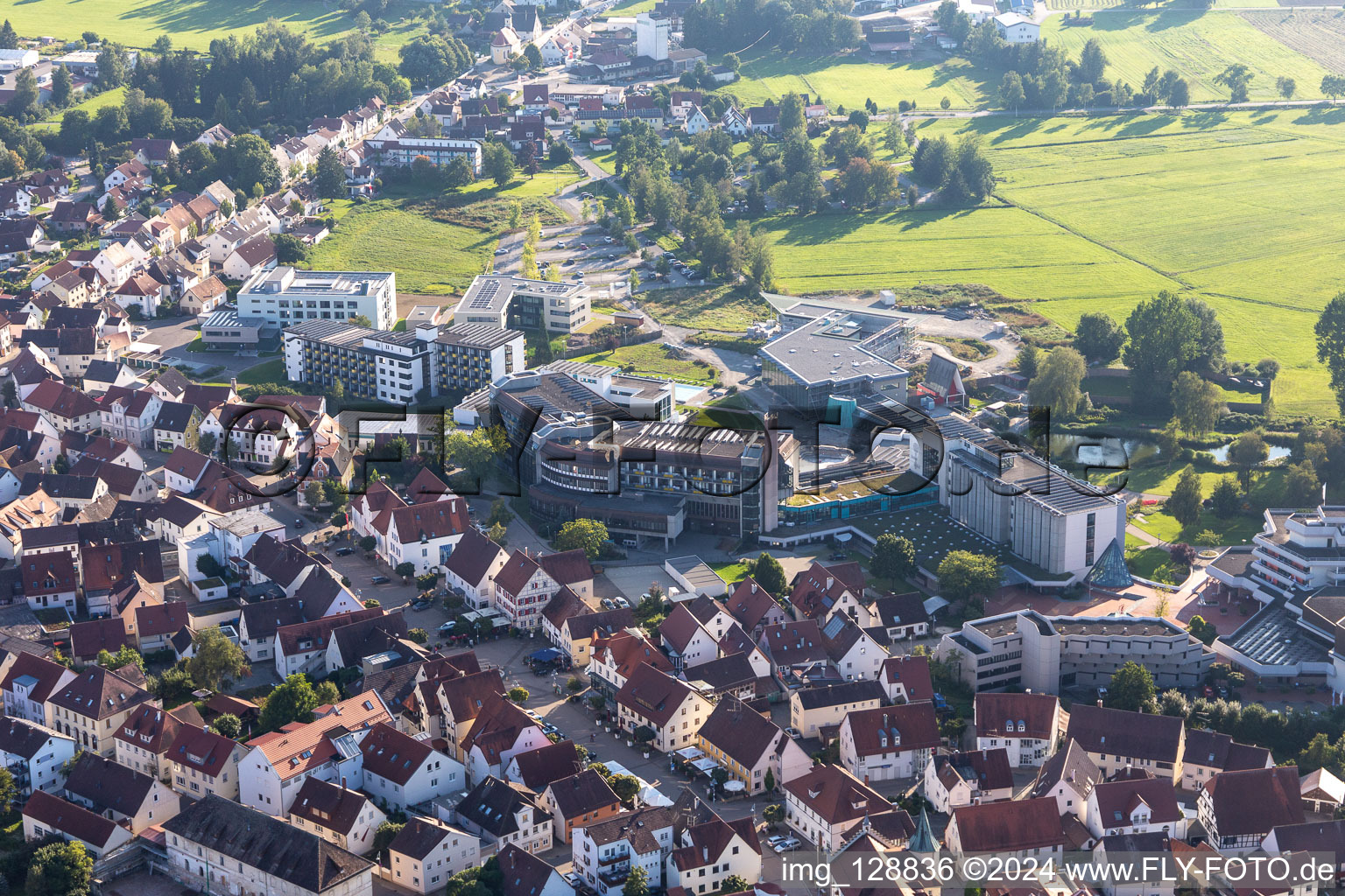 Vue aérienne de Les thermes d'Adelindi Bad Buchau à Bad Buchau dans le département Bade-Wurtemberg, Allemagne