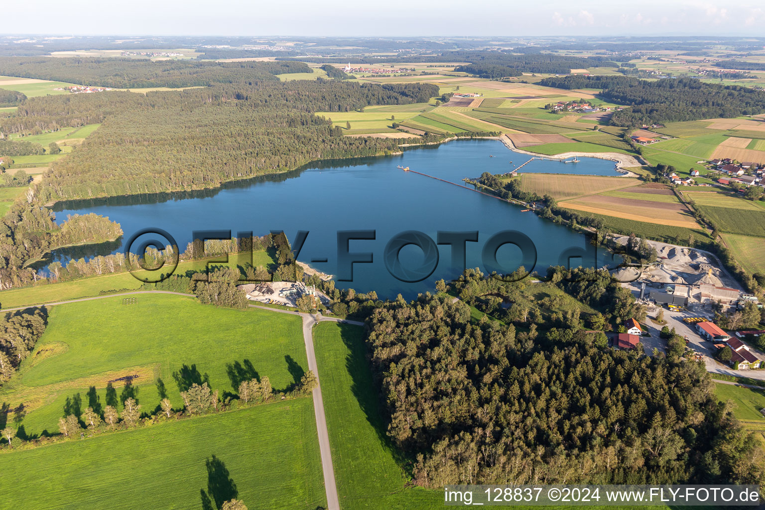 Vue aérienne de Federseebahn, tourbières à le quartier Sattenbeuren in Bad Schussenried dans le département Bade-Wurtemberg, Allemagne