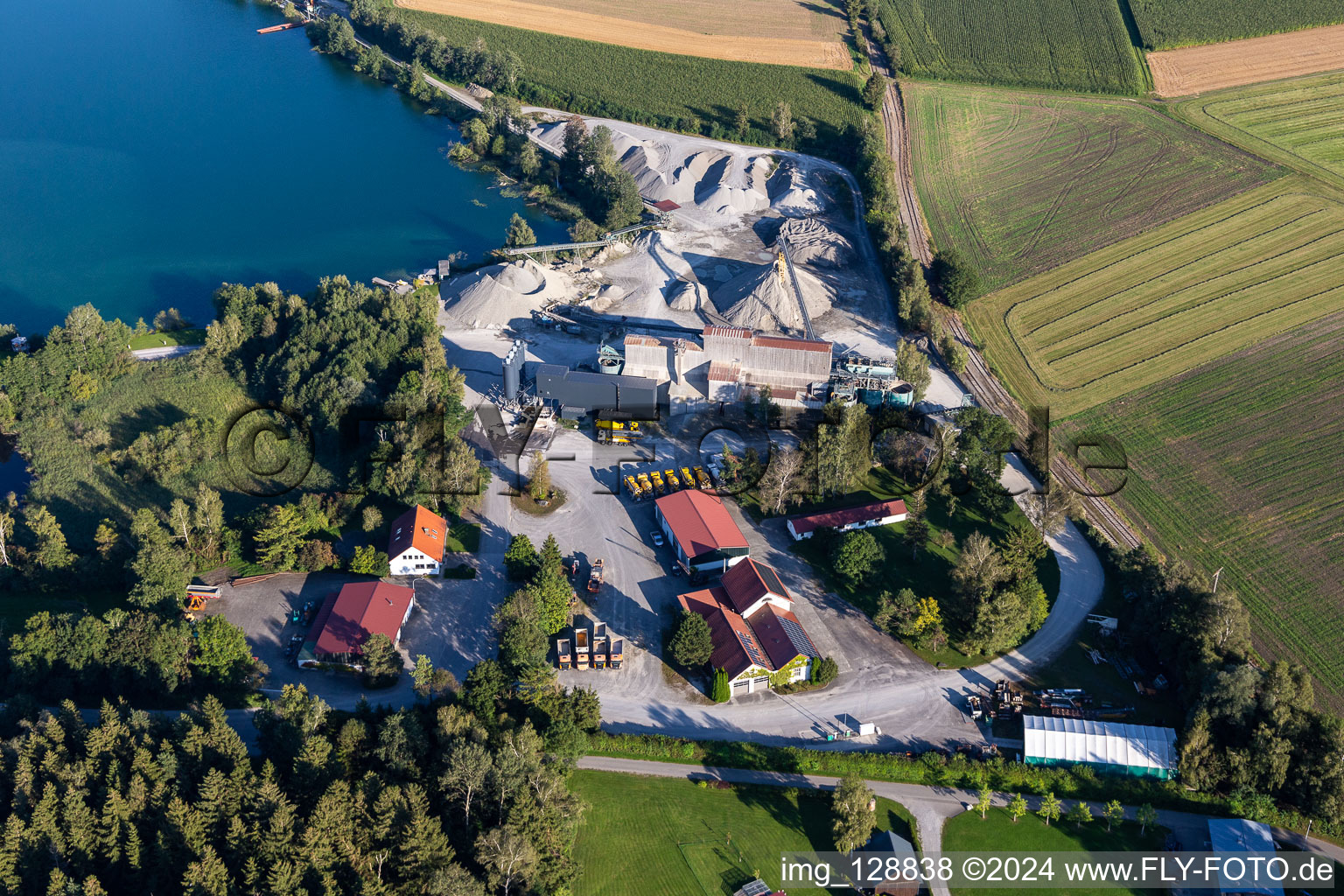 Vue aérienne de Usine de tourbe à le quartier Sattenbeuren in Bad Schussenried dans le département Bade-Wurtemberg, Allemagne