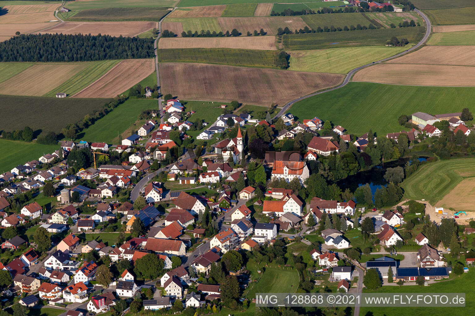 Vue aérienne de St-Jean à le quartier Michelwinnaden in Bad Waldsee dans le département Bade-Wurtemberg, Allemagne
