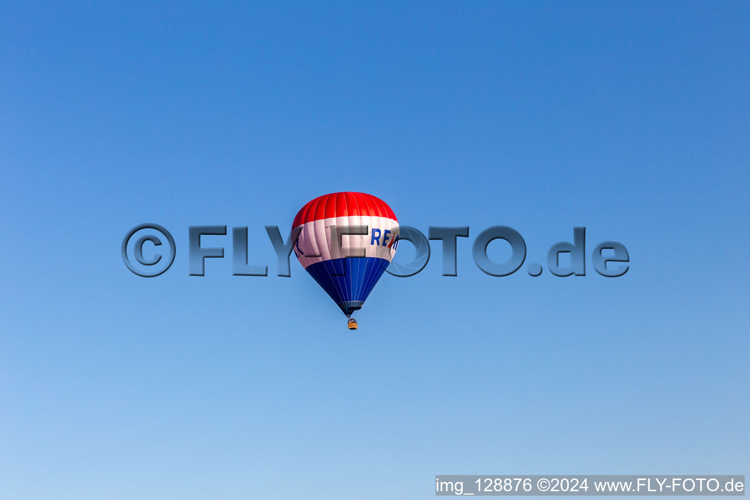 Vue aérienne de Lancement de ballon REMAX à le quartier Michelwinnaden in Bad Waldsee dans le département Bade-Wurtemberg, Allemagne