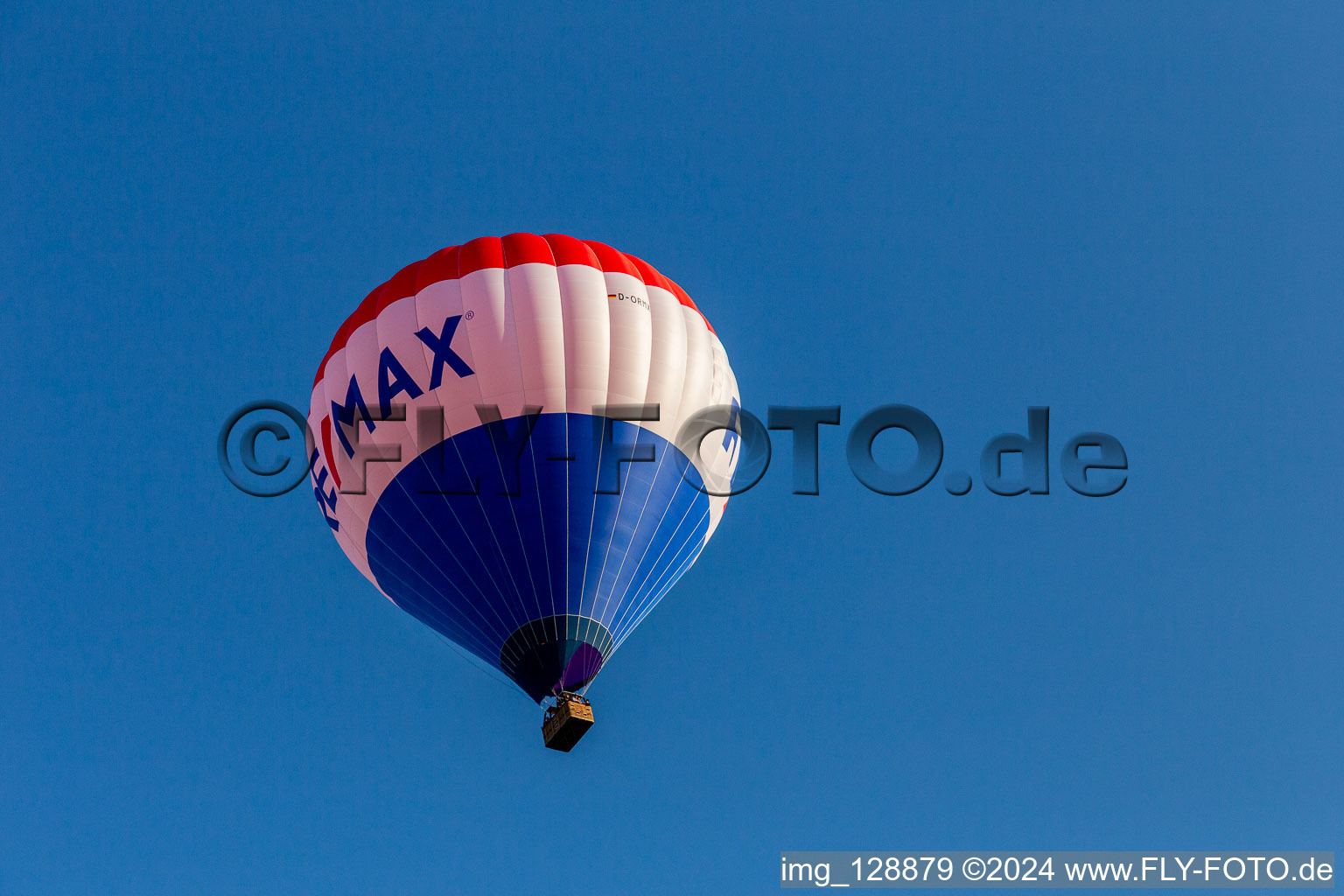 Vue aérienne de Lancement de ballon REMAX à le quartier Michelwinnaden in Bad Waldsee dans le département Bade-Wurtemberg, Allemagne