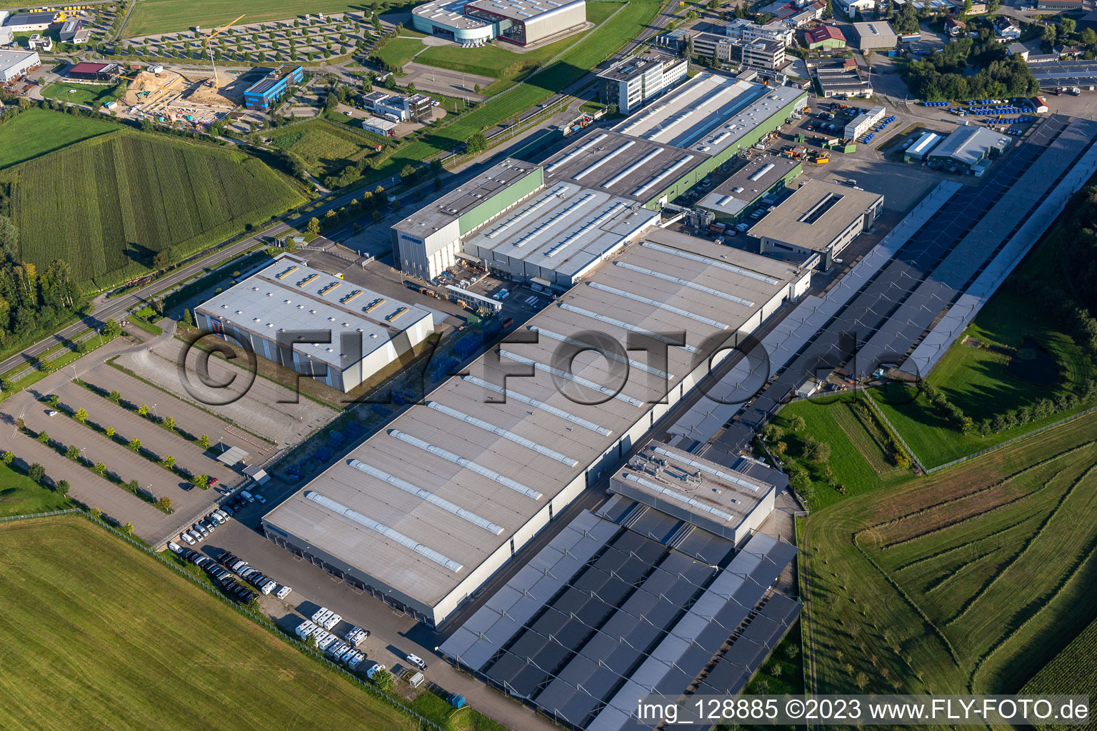Site de l'usine de construction automobile de la société Hymer Reisemobile GmbH à le quartier Steinenberg in Bad Waldsee dans le département Bade-Wurtemberg, Allemagne hors des airs