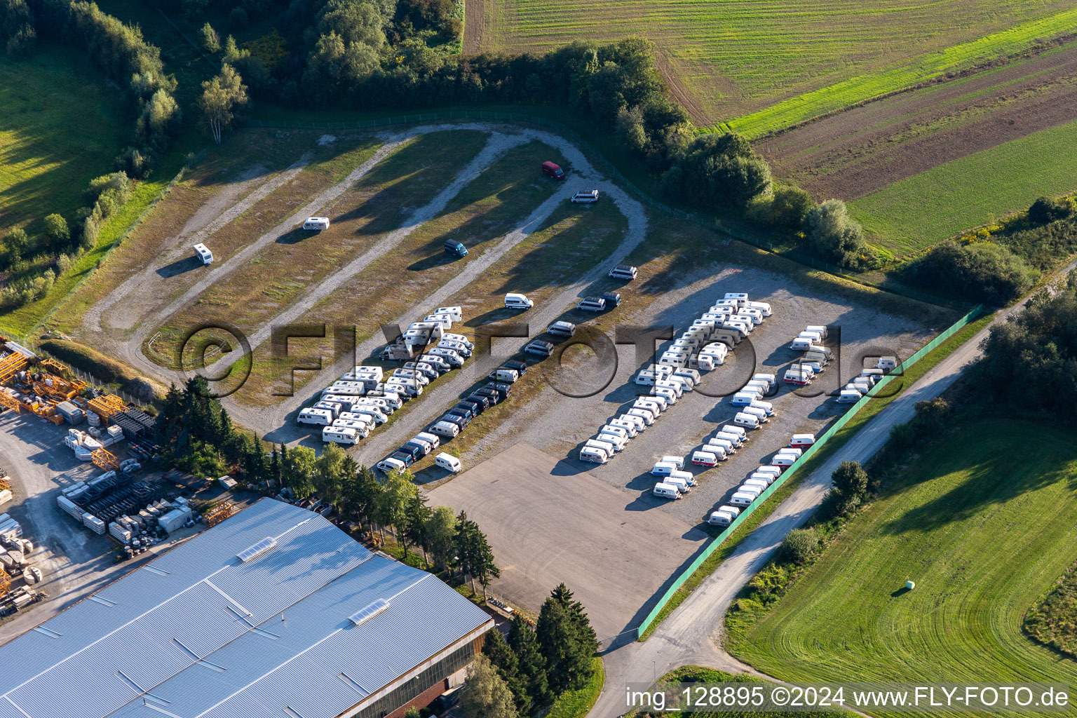 Site de l'usine de construction automobile de la société Hymer Reisemobile GmbH à le quartier Steinenberg in Bad Waldsee dans le département Bade-Wurtemberg, Allemagne vue d'en haut