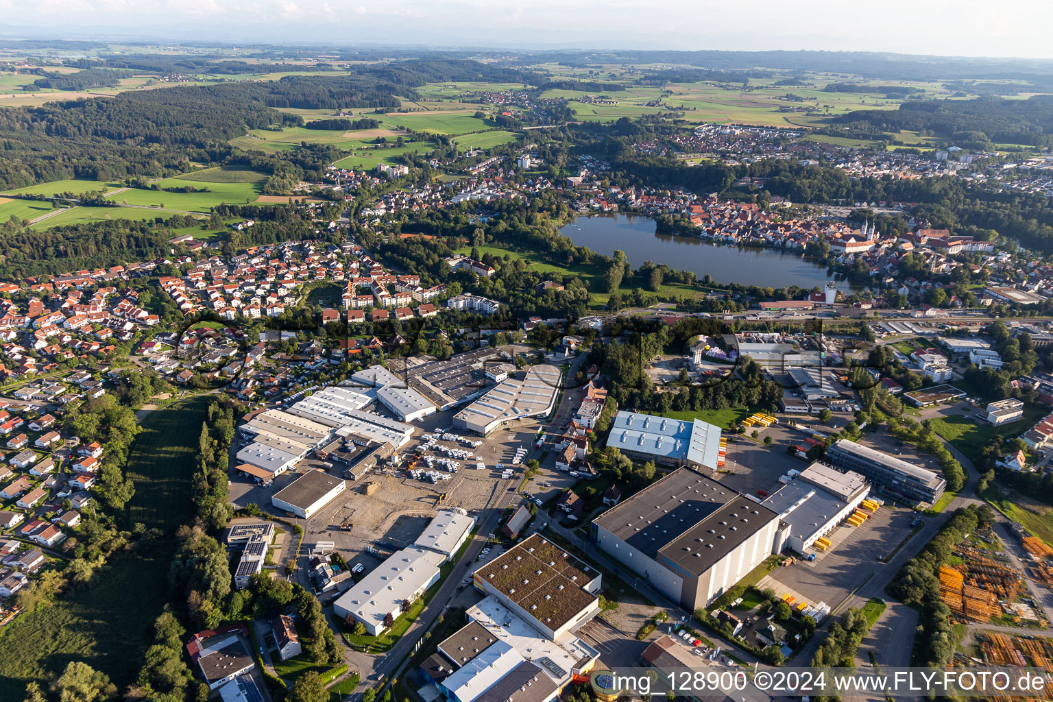 Photographie aérienne de Complexe immobilier et centre logistique sur le terrain de la Versandhaus Walz GmbH, Baby-Walz à Bad Waldsee dans le département Bade-Wurtemberg, Allemagne