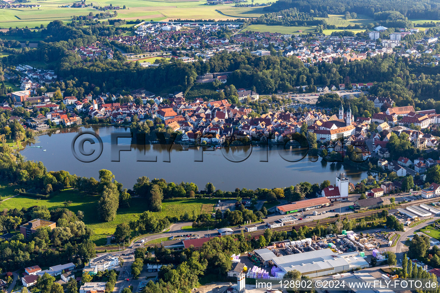 Vue aérienne de Lac de la ville à Bad Waldsee dans le département Bade-Wurtemberg, Allemagne