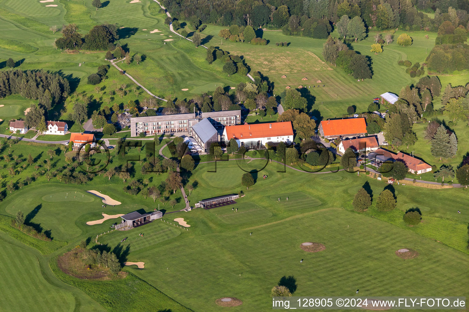 Vue aérienne de Clubhouse du parcours de golf du Princely Golf Club Oberschwaben eV à le quartier Hopfenweiler in Bad Waldsee dans le département Bade-Wurtemberg, Allemagne