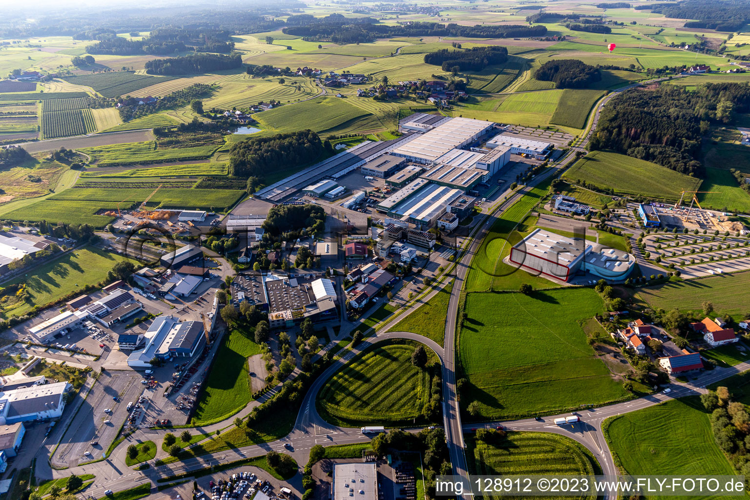 Photographie aérienne de Site de l'usine de construction automobile de la société Hymer Reisemobile GmbH à Bad Waldsee dans le département Bade-Wurtemberg, Allemagne