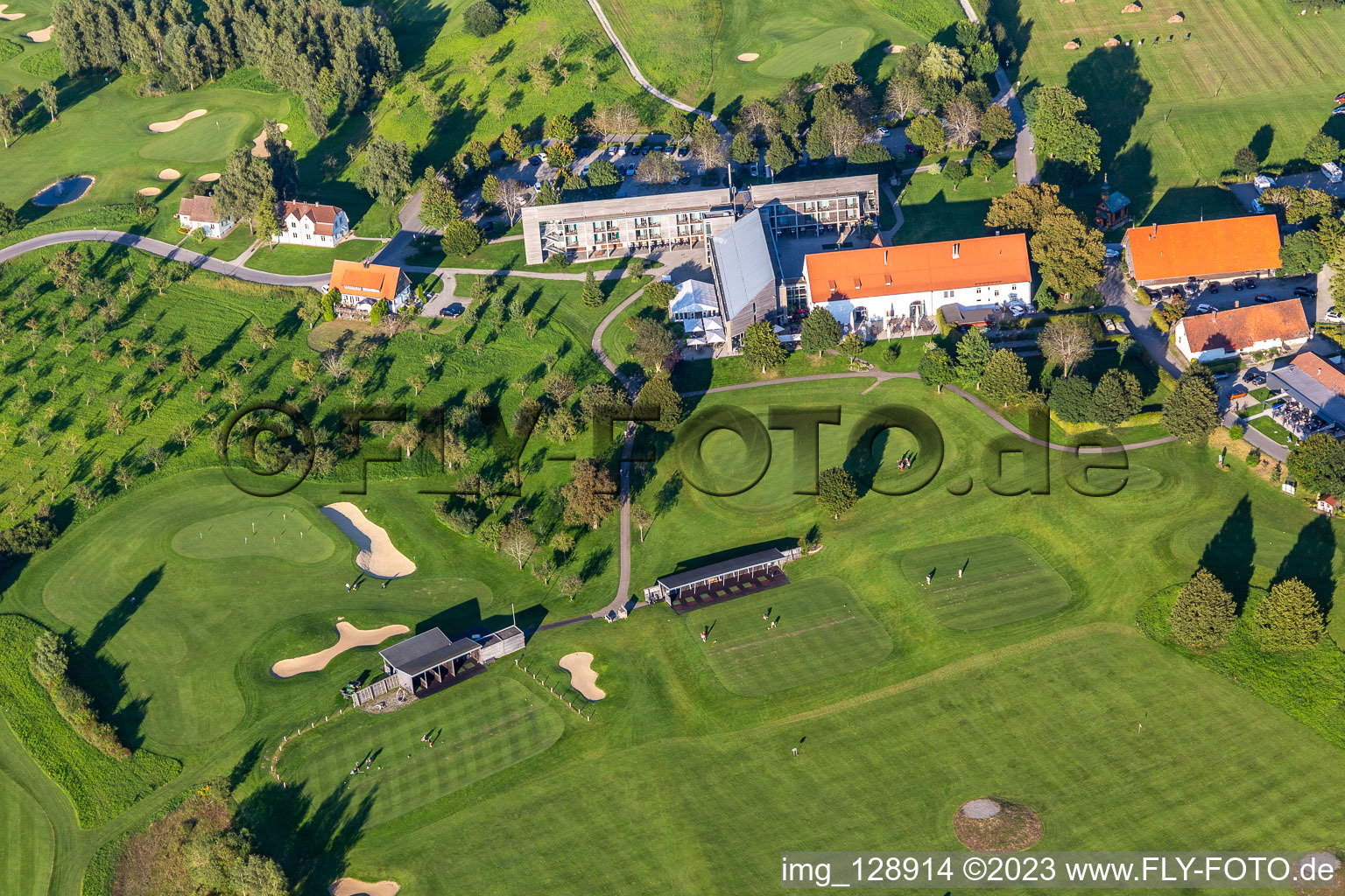 Vue aérienne de Clubhouse du parcours de golf du Princier Golf Club Oberschwabe à le quartier Hopfenweiler in Bad Waldsee dans le département Bade-Wurtemberg, Allemagne