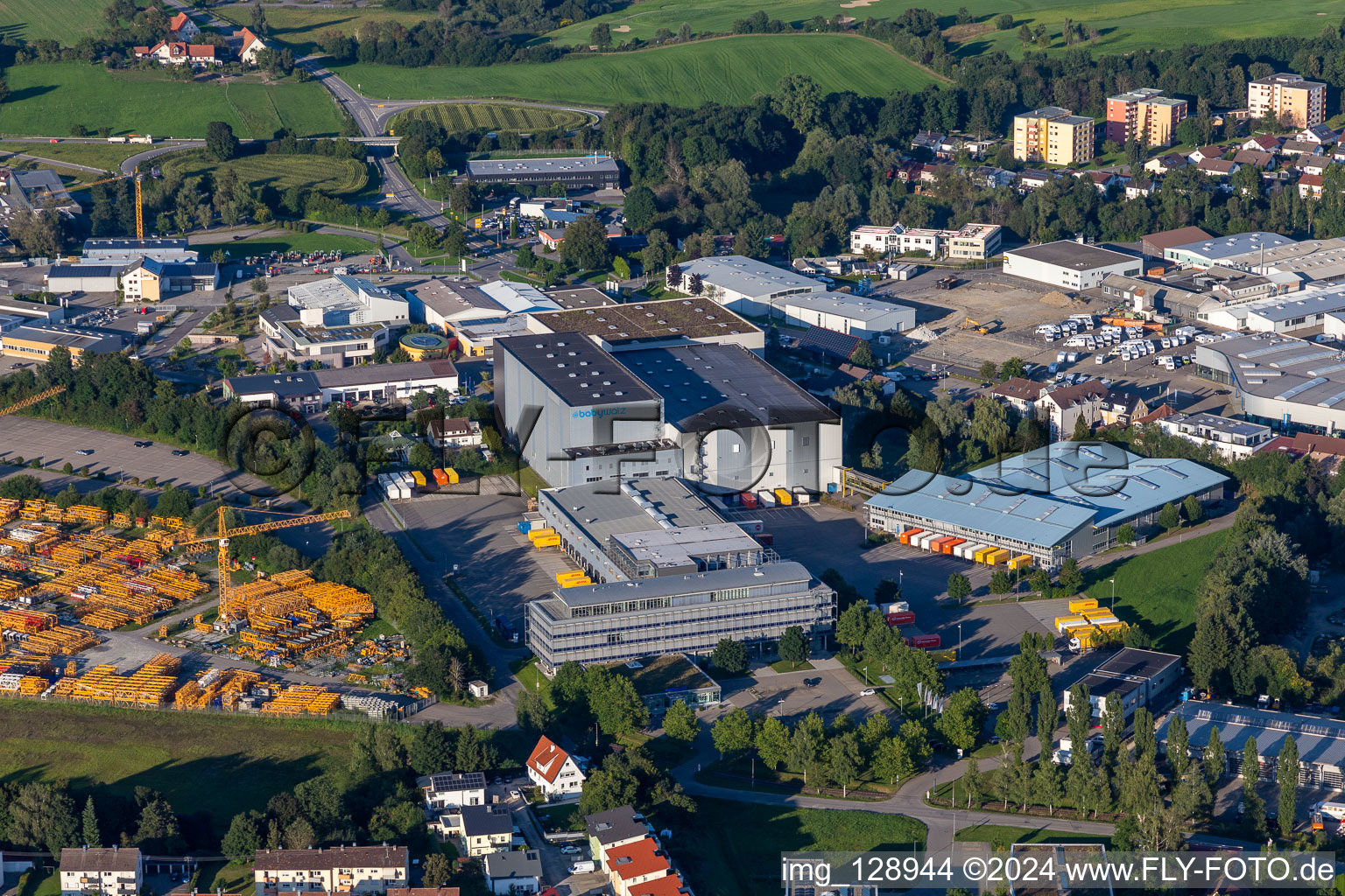 Complexe immobilier et centre logistique sur le terrain de la Versandhaus Walz GmbH, Baby-Walz à Bad Waldsee dans le département Bade-Wurtemberg, Allemagne d'en haut