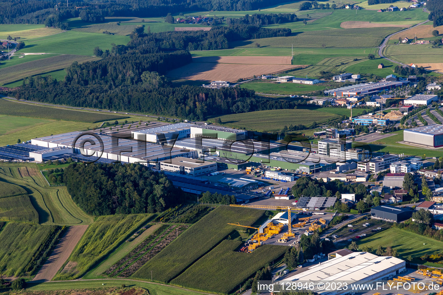 Site de l'usine de construction automobile de la société Hymer Reisemobile GmbH à le quartier Steinenberg in Bad Waldsee dans le département Bade-Wurtemberg, Allemagne depuis l'avion