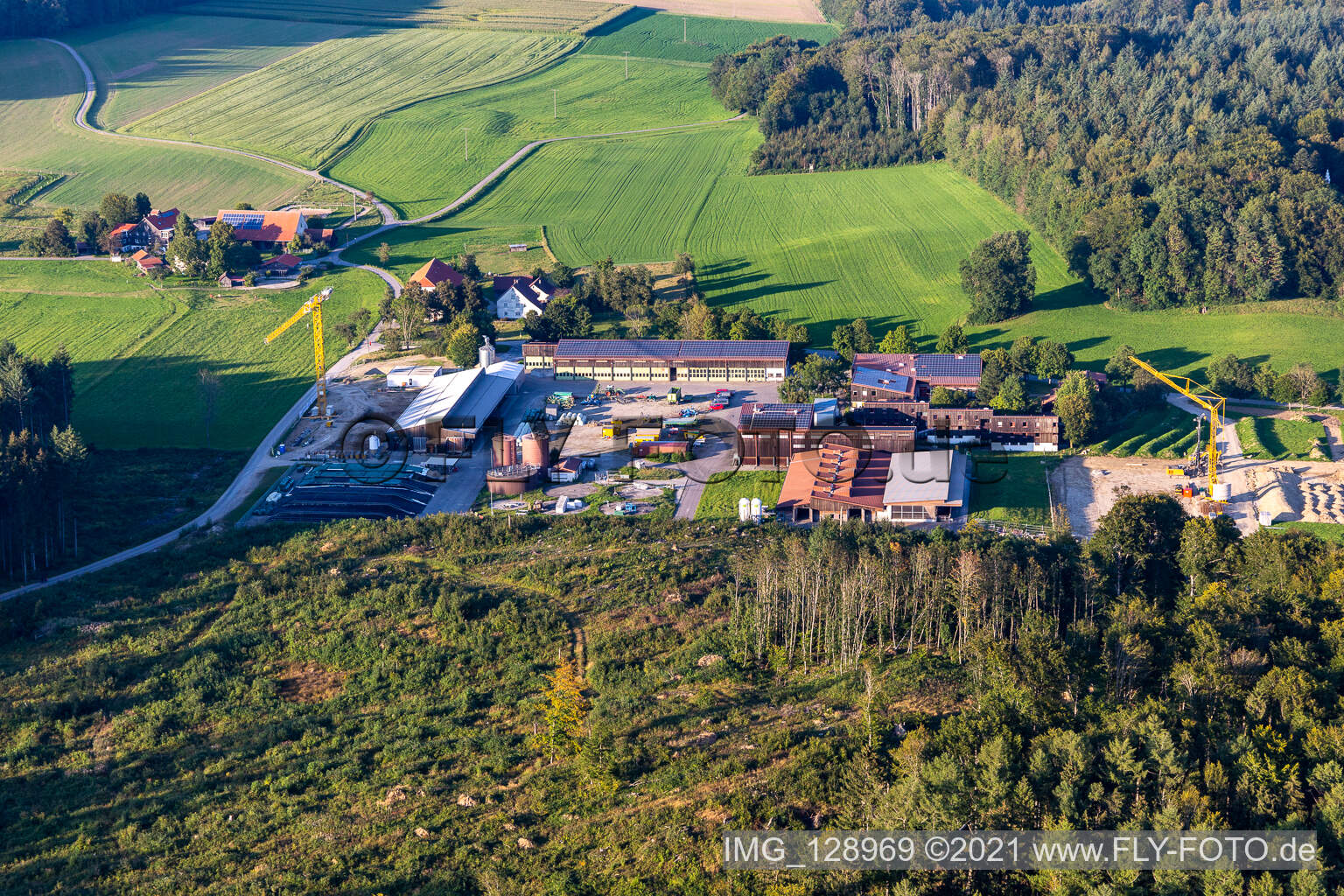 Vue aérienne de Centre agricole du Bade-Wurtemberg à le quartier Ebisweiler in Aulendorf dans le département Bade-Wurtemberg, Allemagne