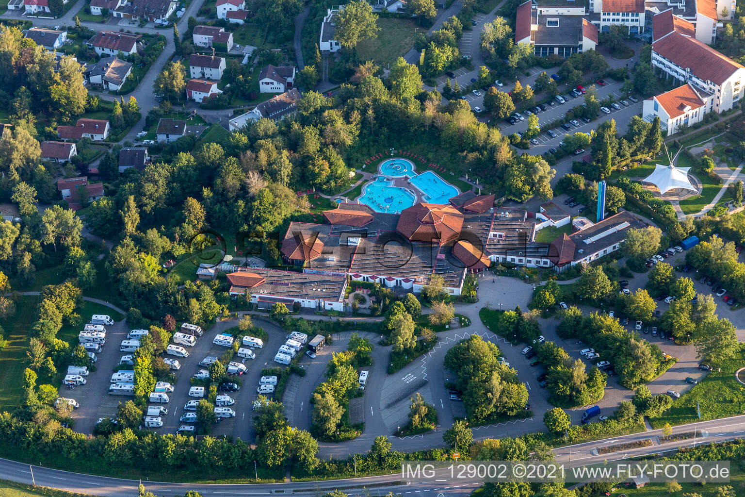 Photographie aérienne de Bâtiment festif, bâtiment thermal et parc thermal avec thermes Sonnenhof Bad Saulgau et clinique sur les magnifiques Moos à Bad Saulgau dans le département Bade-Wurtemberg, Allemagne