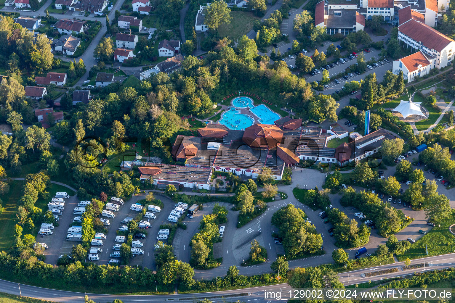 Photographie aérienne de Bâtiment festif, bâtiment thermal et parc thermal avec thermes Sonnenhof Bad Saulgau et clinique sur les magnifiques Moos à Bad Saulgau dans le département Bade-Wurtemberg, Allemagne