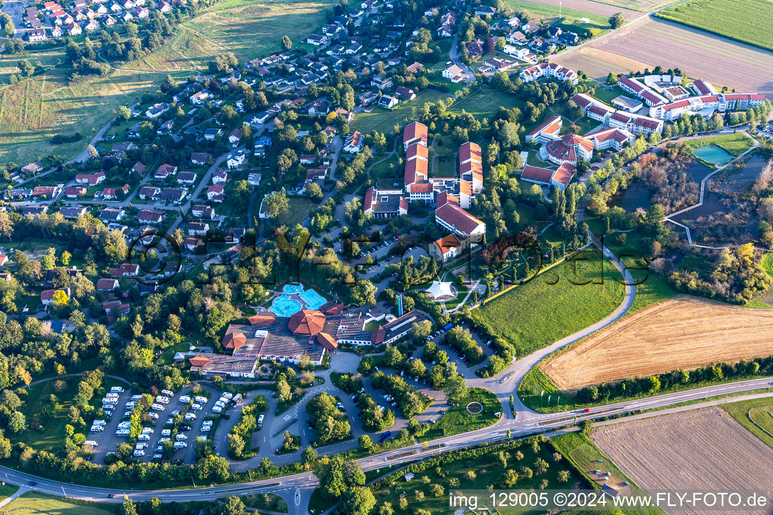 Vue aérienne de Centre thermal et parc thermal avec Sonnenhof-Therme Bad Saulgau et clinique sur la magnifique région de Moos à Bad Saulgau dans le département Bade-Wurtemberg, Allemagne