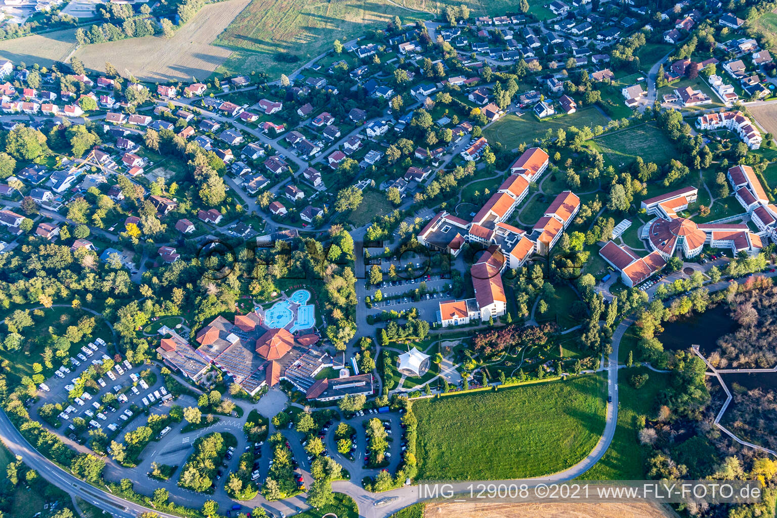 Photographie aérienne de Centre thermal et parc thermal avec Sonnenhof-Therme Bad Saulgau et clinique sur la magnifique région de Moos à Bad Saulgau dans le département Bade-Wurtemberg, Allemagne